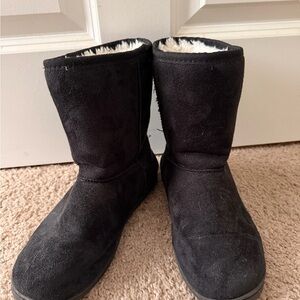 Dawgs Black Faux Shearling Lined Short Boots